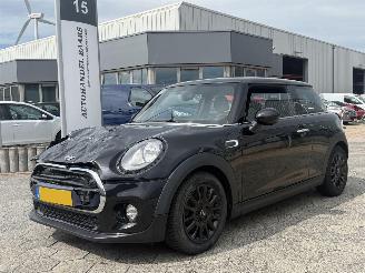 Voiture accidenté Mini Cooper 1.5 Cooper Business 2016/12