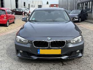 BMW 3-serie 320i Executive AUTOMAAT picture 2