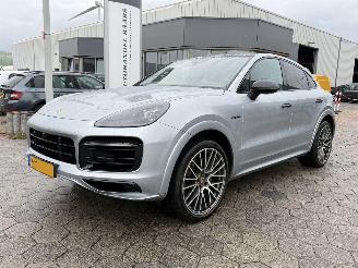 Schadeauto Porsche Cayenne Coupé 3.0 E-Hybrid 2022/2