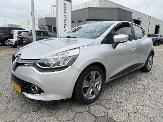 Damaged car Renault Clio 1.5 dCi ECO Expression 2013/1