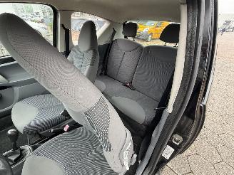 Peugeot 107 1.0-12V XR picture 11