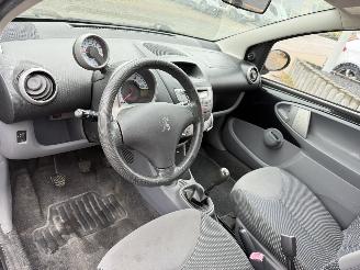 Peugeot 107 1.0-12V XR picture 9