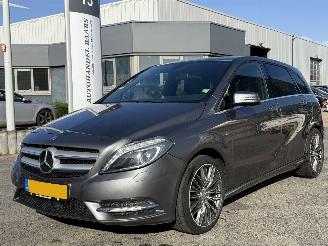 skadebil auto Mercedes B-klasse 180 Ambition 2012/6