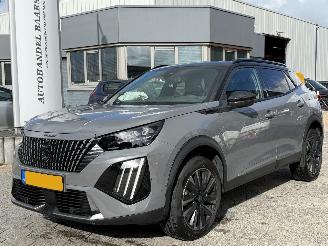 Schadeauto Peugeot 2008 1.2 Hybrid 136 GT 2020/12