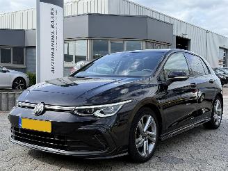 Schadeauto Volkswagen Golf 1.5 eTSI R-Line Business+ 2022/2