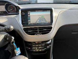 Peugeot 2008 1.2 PureTech Allure picture 19