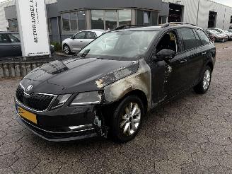 Coche accidentado Skoda Octavia Combi 1.6 TDI Greentech Ambition 2018/3