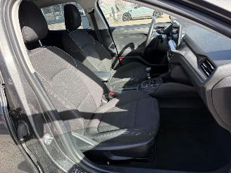 Ford Focus 1.0 EcoBoost Hybrid Titanium picture 13
