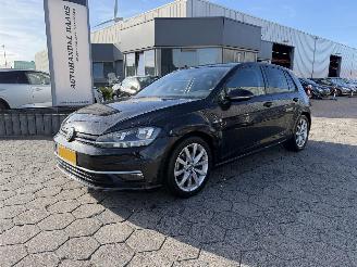 Schadeauto Volkswagen Golf 1.5 TSI Highline 2019/7