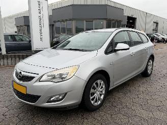 Damaged car Opel Astra SPORTS TOURER 2011/10