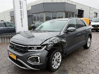 skadebil auto Volkswagen T-Roc T-ROC 1.5 TSI Life Edition 2024/4