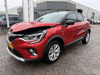 Vaurioauto  passenger cars Renault Captur Automaat 1.3 TCe 140 Intens 2021/2
