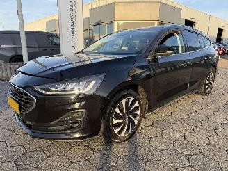 damaged passenger cars Ford Focus Wagon 1.0 EcoBoost Hybrid Titanium Style 2022/8