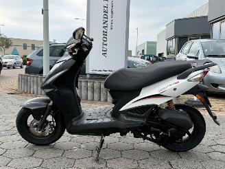 krockskadad bil bromfiets Kymco  Agility 10 2010/4