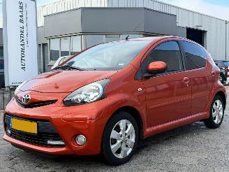 Schadeauto Toyota Aygo 1.0 VVT-i Dynamic Orange 2012/8