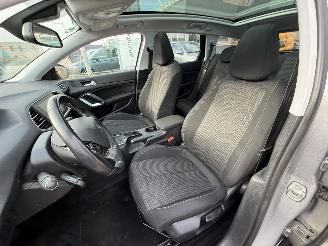 Peugeot 308 SW 1.2 PureTech Blue Lease Executive picture 12