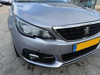 Peugeot 308 SW 1.2 PureTech Blue Lease Executive picture 10