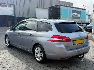 Peugeot 308 SW 1.2 PureTech Blue Lease Executive picture 6