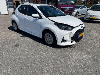 Damaged car Toyota Yaris 1.5 HYBRID. ACTIVE AUTOMAAT. 2022/5