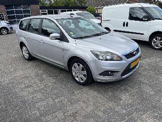 uszkodzony samochody osobowe Ford Focus 1.8 LIMITED COMBI KLIMA. 2009/10