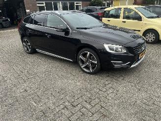 Schadeauto Volvo V-60 2.4 D6 AWD Plug-In Hybrid Summum 2013/12