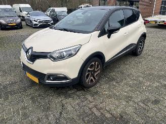 Damaged car Renault Captur 0.9 TCE DYNAMIQQUE. 2016/7