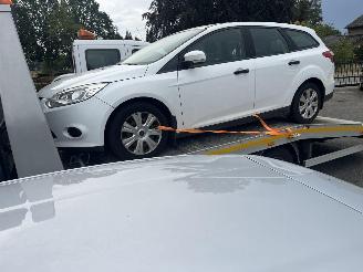 krockskadad bil auto Ford Focus Wagon 1.0 EcoBoost Titanium 2014/1