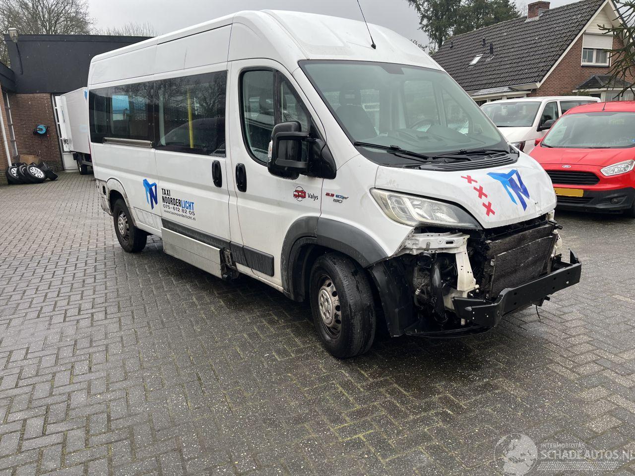 Fiat Ducato 2.3 MAXI PKW 9 PERSOONS  PLUS INVALIDE LIFT.