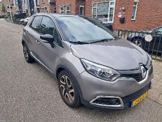 Vaurioauto  passenger cars Renault Captur 0.9 tce dynemique 2015/11