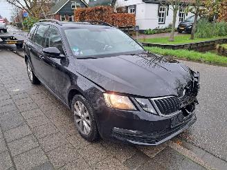 damaged passenger cars Skoda Octavia 1.4 tsi automaat 2018/6