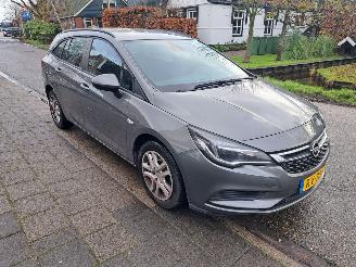 skadebil auto Opel Astra SPORTS TOURER 1.0i online edition 2018/1