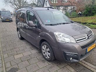 krockskadad bil auto Citroën Berlingo 1.2 pre tec XTR 2017/3