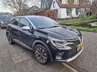krockskadad bil auto Renault Captur 1.0 tce 90 techno 2023/3