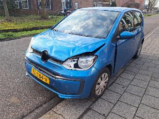 krockskadad bil auto Volkswagen Up! 1.0 bmt move 2018/11