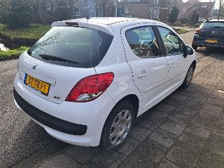 Peugeot 207 1.4i acces lite picture 4