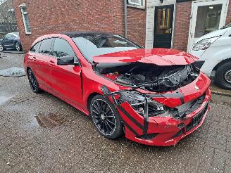 Schadeauto Mercedes Cla-klasse 180 shooting brake automaat 2015/8