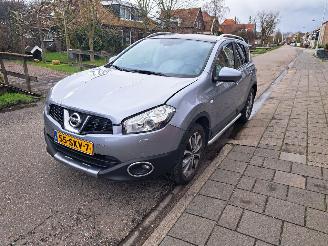 Damaged car Nissan Qashqai 2.0i tekna automaat 2011/10