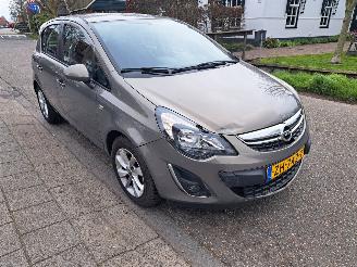 Schadeauto Opel Corsa 1.2i automaat 2014/5