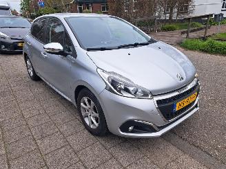 skadebil auto Peugeot 208 1.2 pure tech urban 40097km nap 2016/1