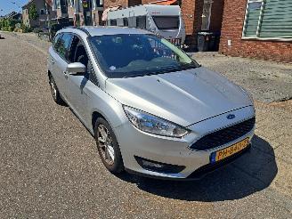 Vaurioauto  passenger cars Ford Focus 1.0i lease edition 2017/7
