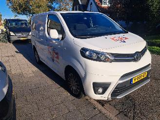 skadebil bedrijf Toyota Proace Compact 2.0 D-4D profession 2017/6