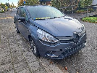 Schadeauto Renault Clio 0.9 TCe limited 2017/12