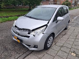 Vaurioauto  passenger cars Toyota Verso S 1.3 VVTi aspiration automaat 2012/2