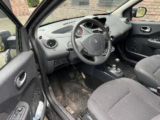 Renault Twingo 1.2 16V DYNAMIQUE AUTOMAAT AIRCO picture 3