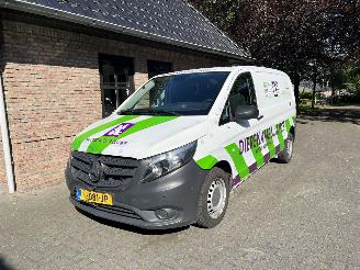 danneggiata veicoli commerciali Mercedes Vito 114 CDI LANG AUTOMAAT AIRCO 2017/10