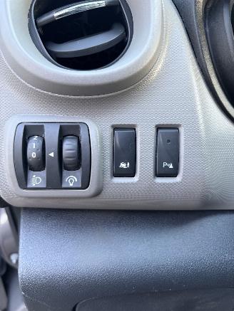 Renault Trafic 1.6 dCi L2H1 Comfort AIRCO NAVI PDC 3-pers. picture 10