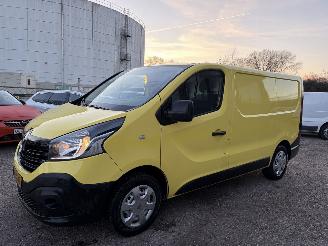uszkodzony samochody ciężarowe Renault Trafic 1.6 dCi L1H1 Comfort Energy AIRCO 2015/9