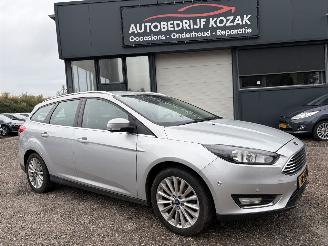 damaged passenger cars Ford Focus 1.0 Titanium AIRCO CRUISE NAVI 2018/4