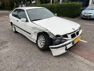 Salvage car BMW 3-serie 316i compact E36/5 2000/4