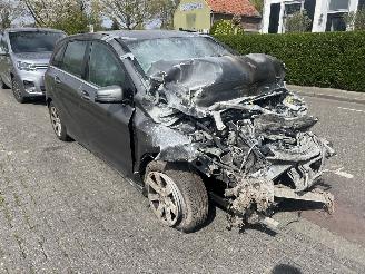 demontáž osobní automobily Mercedes B-klasse B 180 2013/10